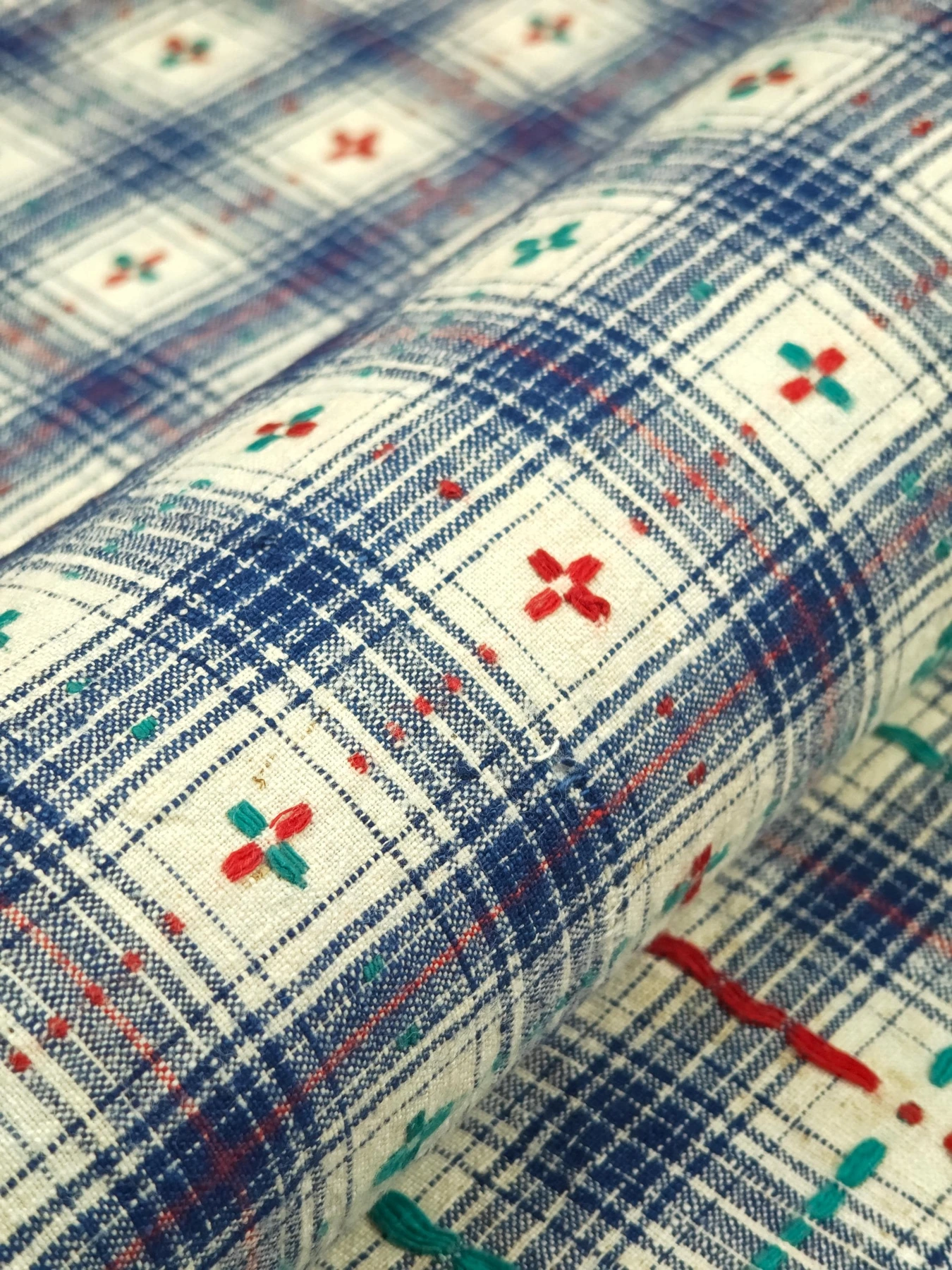 Four Seasons Blossom Grid — source photograph 9, documenting the same textile.