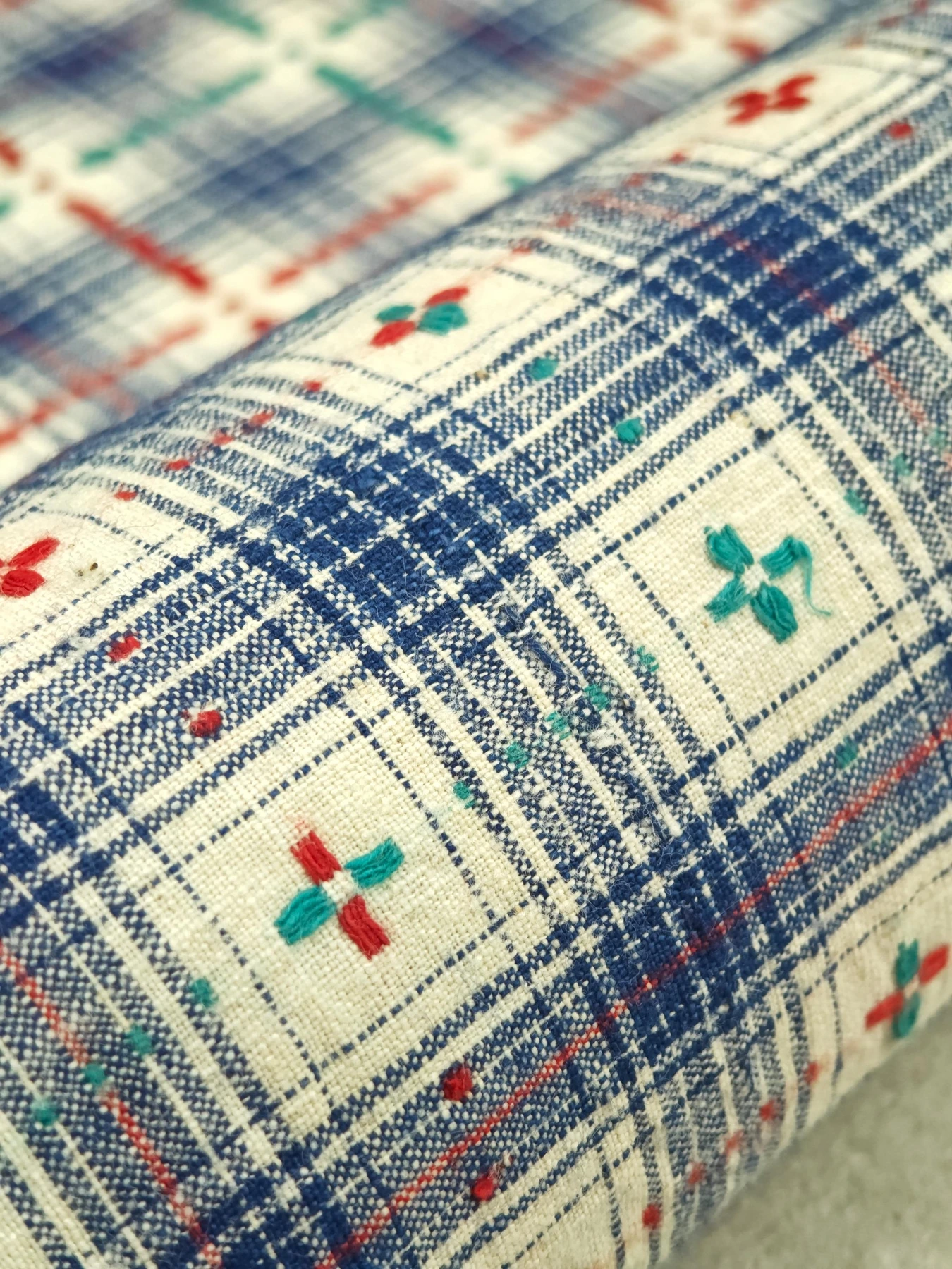Four Seasons Blossom Grid — source photograph 10, documenting the same textile.