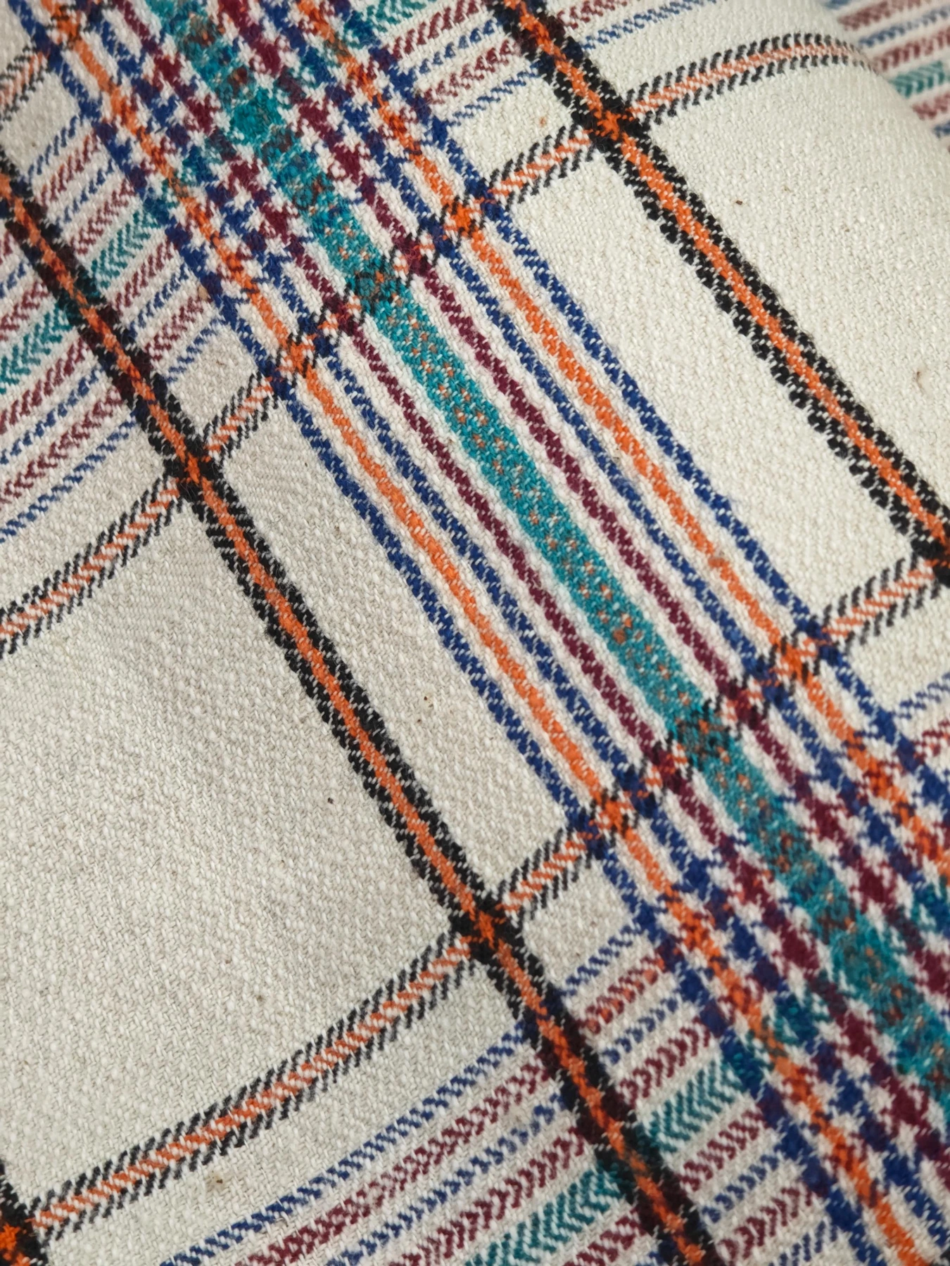 Ivory Stream Lattice — source photograph 4, documenting the same textile.
