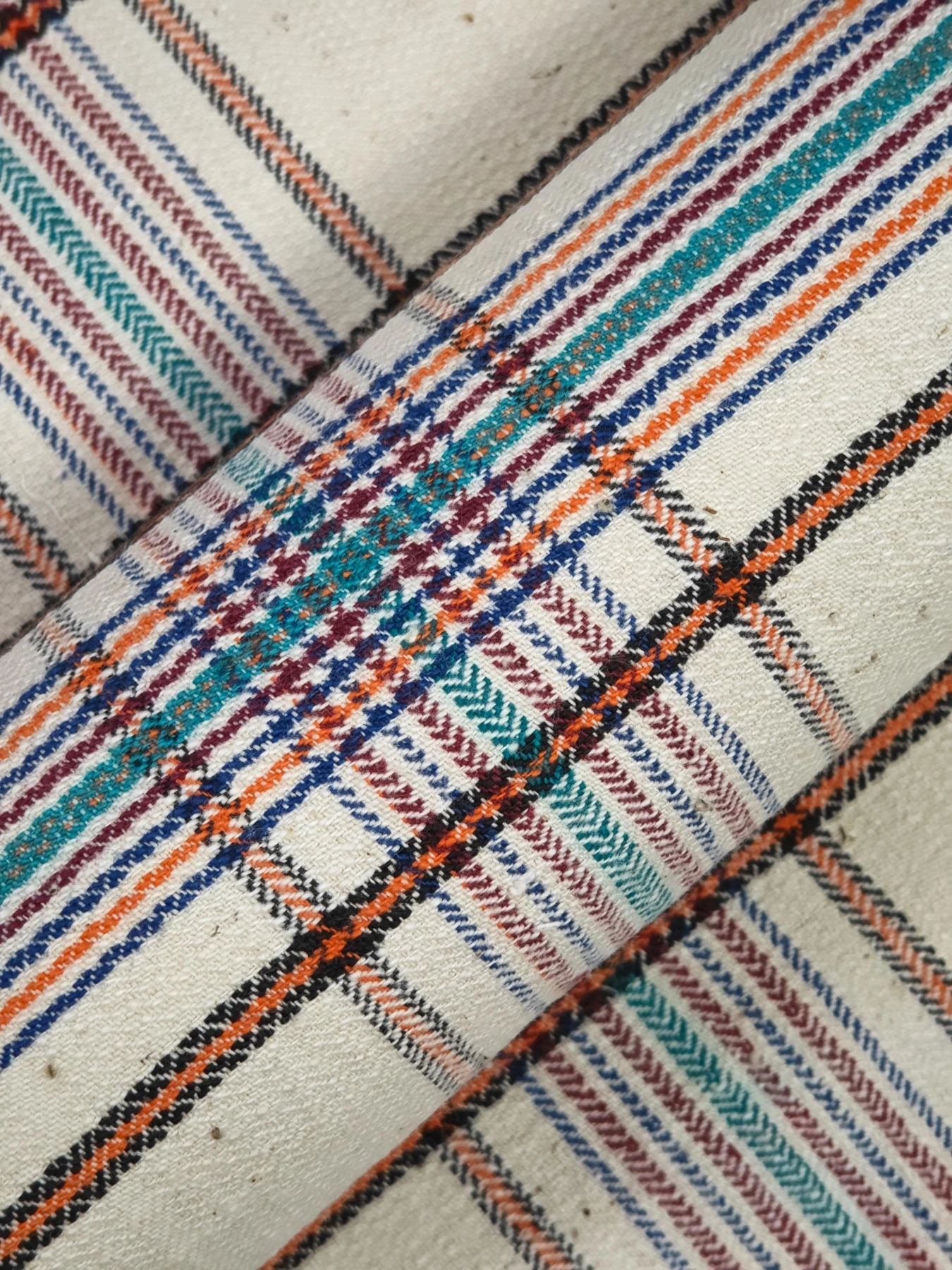 Ivory Stream Lattice — source photograph 9, documenting the same textile.